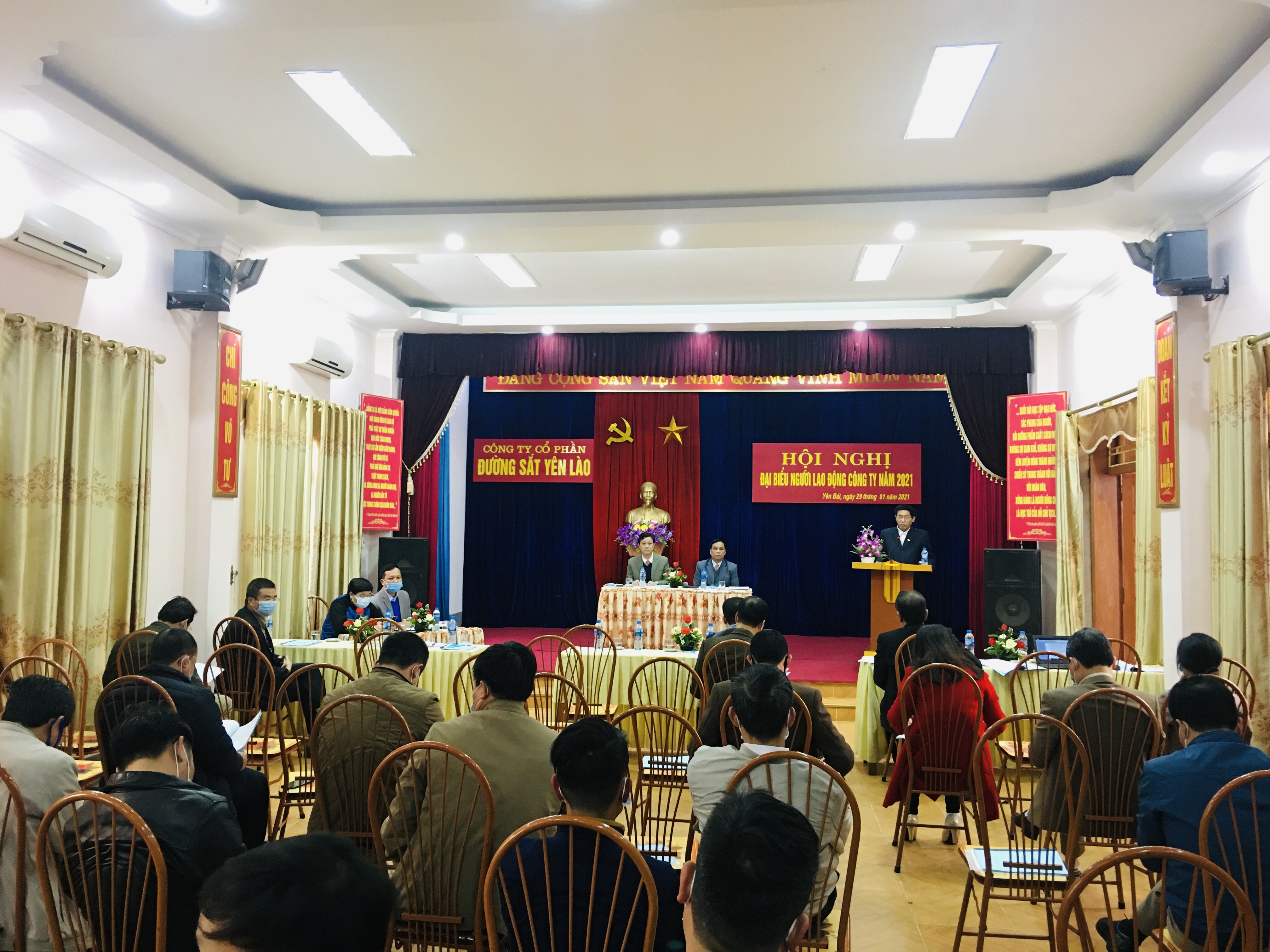CÔNG TY CỔ PHẦN ĐƯỜNG SẮT YÊN LÀO TỔ CHỨC HỘI NGHỊ NGƯỜI LAO ĐỘNG NĂM 2021 CÔNG TY CỔ PHẦN ĐƯỜNG SẮT YÊN LÀO TỔ CHỨC HỘI NGHỊ NGƯỜI LAO ĐỘNG NĂM 2021