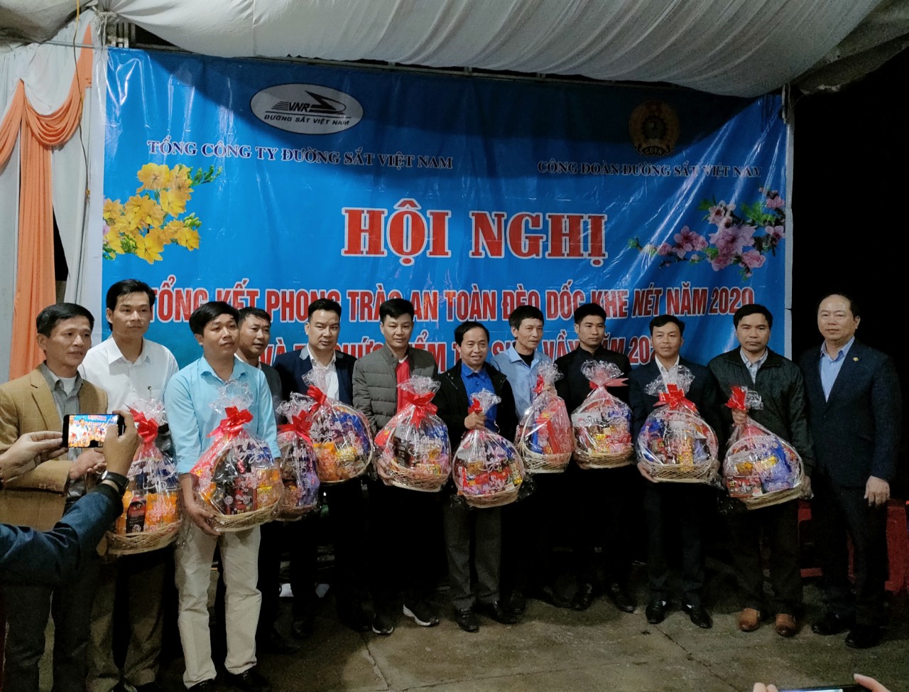 TẾT SUM VẦY, KẾT NỐI YÊU THƯƠNG KHU VỰC QUẢNG BÌNH – HUẾ TẾT SUM VẦY, KẾT NỐI YÊU THƯƠNG KHU VỰC QUẢNG BÌNH – HUẾ