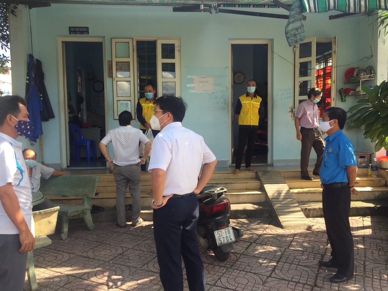 CÔNG TY CỐ PHẦN ĐƯỜNG SẮT SÀI GÒN THĂM, TẶNG QUÀ NGƯỜI LAO ĐỘNG LÀM VIỆC “3 TẠI CHỖ” CÔNG TY CỐ PHẦN ĐƯỜNG SẮT SÀI GÒN THĂM, TẶNG QUÀ NGƯỜI LAO ĐỘNG LÀM VIỆC “3 TẠI CHỖ”