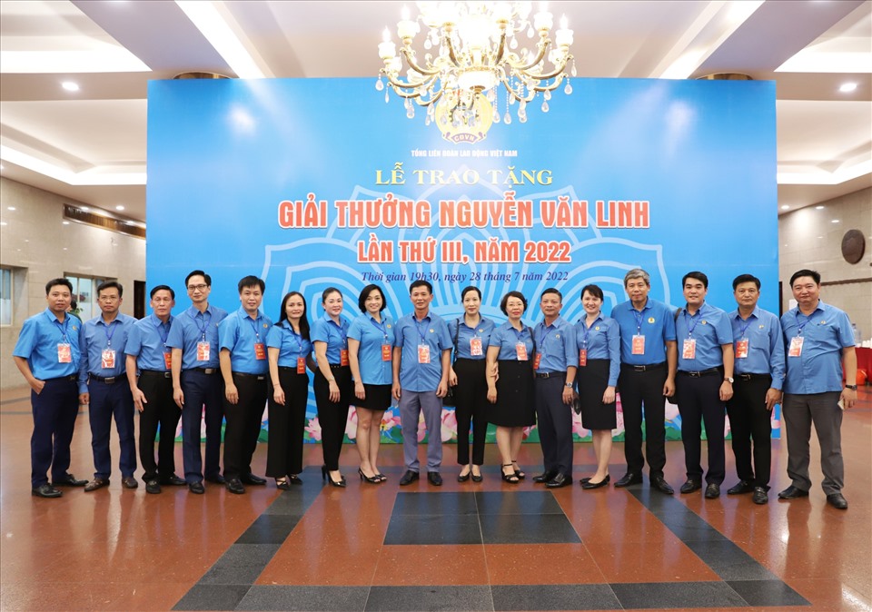 10 CÁN BỘ CÔNG ĐOÀN ĐẠT GIẢI THƯỞNG NGUYỄN VĂN LINH: LAN TỎA MẠNH MẼ BẦU NHIỆT HUYẾT VÌ NGƯỜI LAO ĐỘNG 10 CÁN BỘ CÔNG ĐOÀN ĐẠT GIẢI THƯỞNG NGUYỄN VĂN LINH: LAN TỎA MẠNH MẼ BẦU NHIỆT HUYẾT VÌ NGƯỜI LAO ĐỘNG