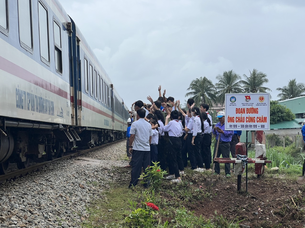 CÔNG TY CỔ PHẦN ĐƯỜNG SẮT NGHĨA BÌNH PHÁT ĐỘNG PHONG TRÀO MÔ HÌNH TỰ QUẢN "ĐOẠN ĐƯỜNG ÔNG CHÁU CÙNG CHĂM"