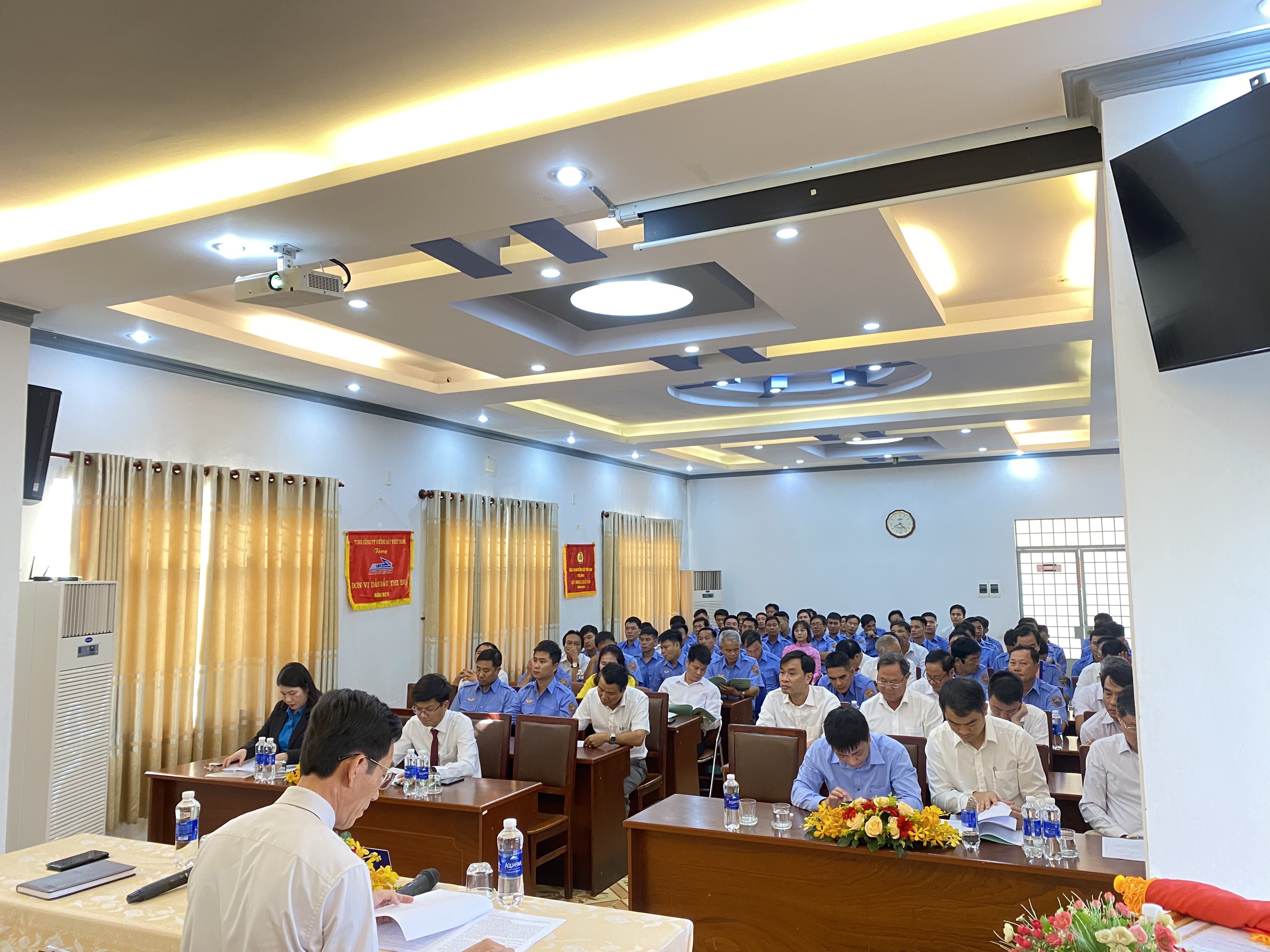 CHI NHÁNH KHAI THÁC ĐƯỜNG SẮT SÀI GÒN TỔ CHỨC HỘI NGHỊ NGƯỜI LAO ĐỘNG NĂM 2023 CHI NHÁNH KHAI THÁC ĐƯỜNG SẮT SÀI GÒN TỔ CHỨC HỘI NGHỊ NGƯỜI LAO ĐỘNG NĂM 2023