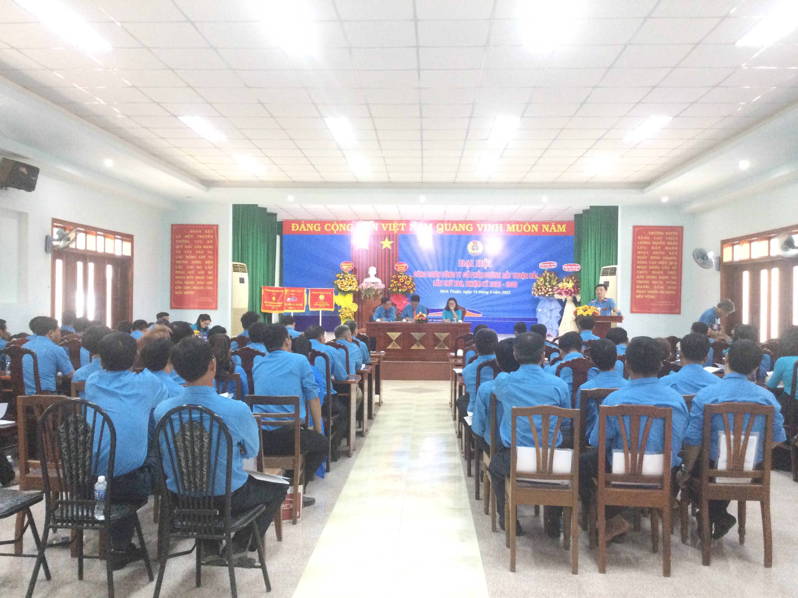 CÔNG ĐOÀN CÔNG TY CỔ PHẦN ĐƯỜNG SẮT THUẬN HẢI TỔ CHỨC ĐẠI HỘI CÔNG ĐOÀN LẦN THỨ XVII, NHIỆM KỲ 2023 - 2028 CÔNG ĐOÀN CÔNG TY CỔ PHẦN ĐƯỜNG SẮT THUẬN HẢI TỔ CHỨC ĐẠI HỘI CÔNG ĐOÀN LẦN THỨ XVII, NHIỆM KỲ 2023 - 2028