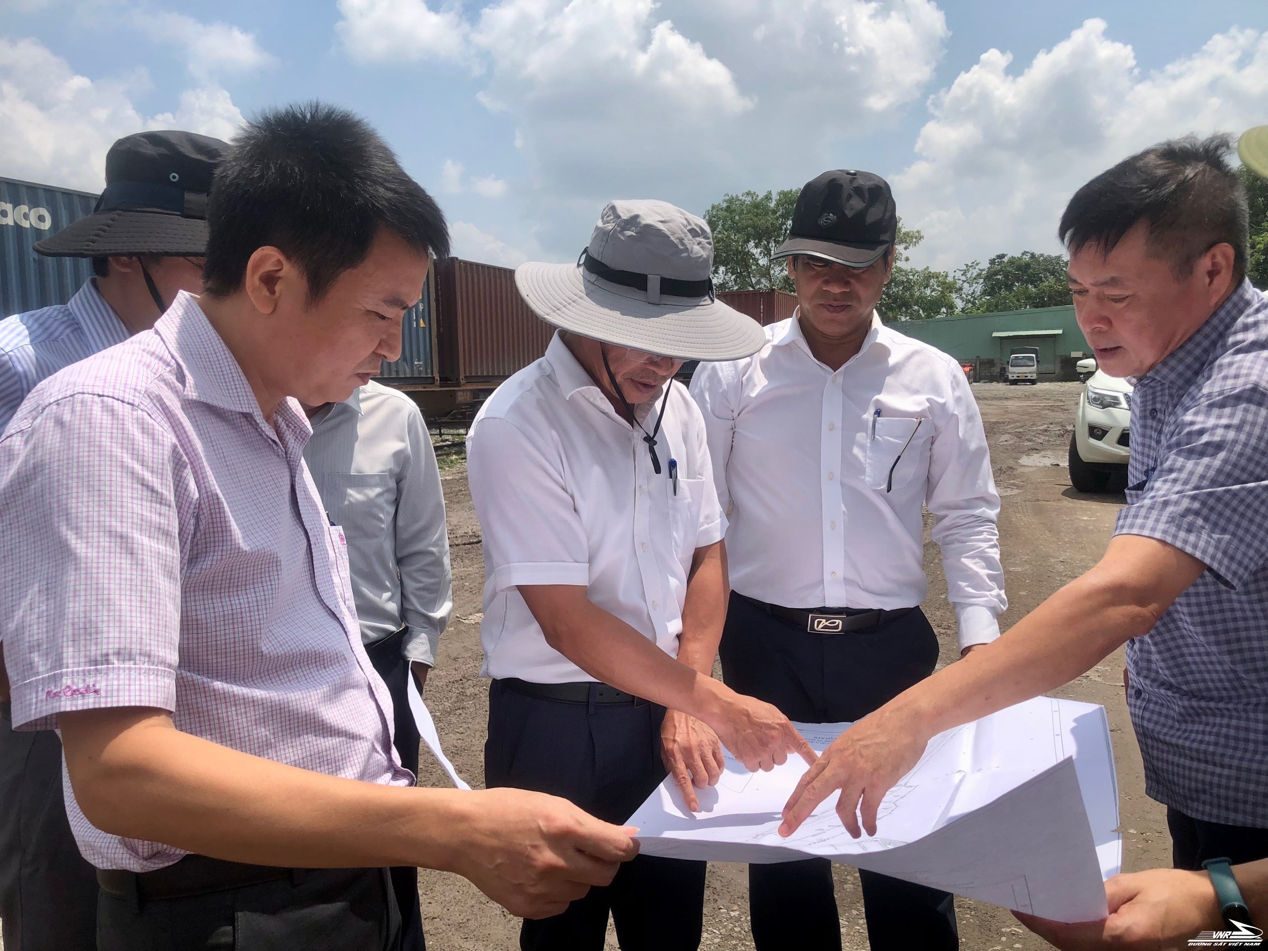 PHÁT TRIỂN GA SÓNG THẦN THÀNH TRUNG TÂM LOGISTICS CỦA CẢ VÙNG ĐÔNG NAM BỘ PHÁT TRIỂN GA SÓNG THẦN THÀNH TRUNG TÂM LOGISTICS CỦA CẢ VÙNG ĐÔNG NAM BỘ