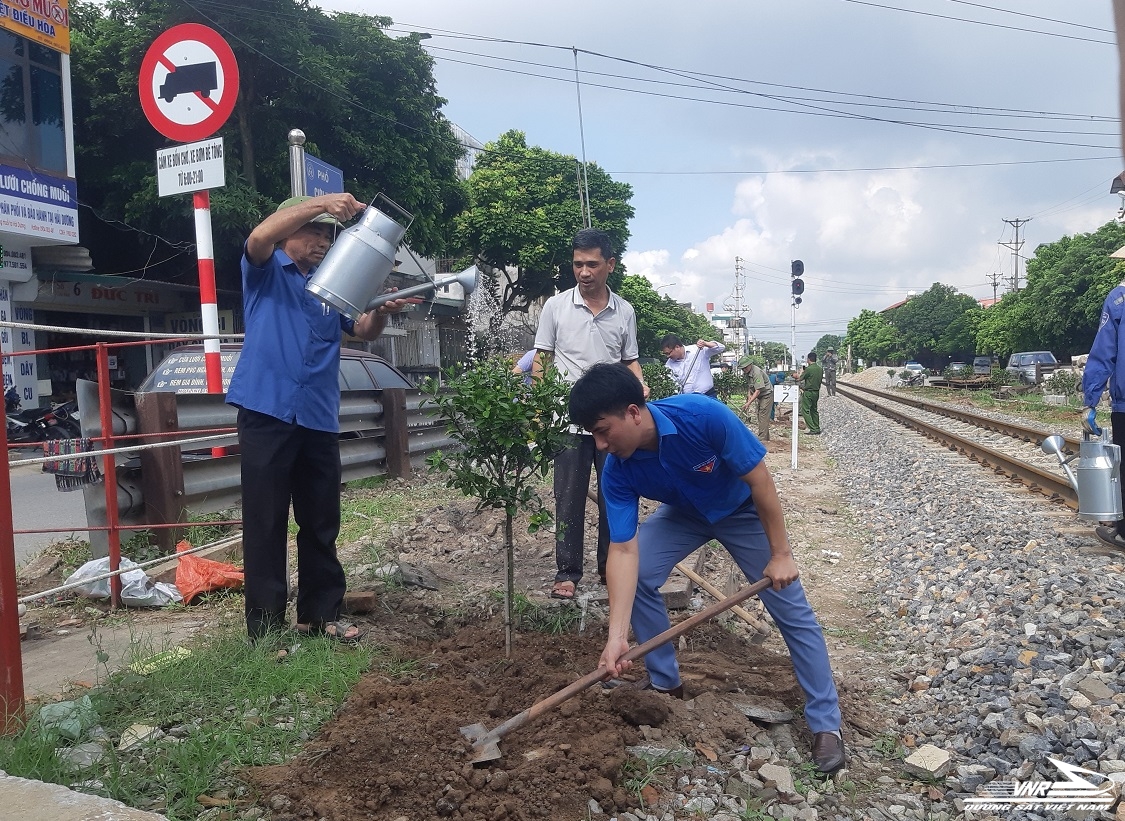 CÔNG TY CPĐS HÀ HẢI VÀ CÔNG TRÌNH 6 PHỐI HỢP TRIỂN KHAI PHONG TRÀO ĐƯỜNG TÀU ĐƯỜNG HOA TẠI TP.HẢI DƯƠNG